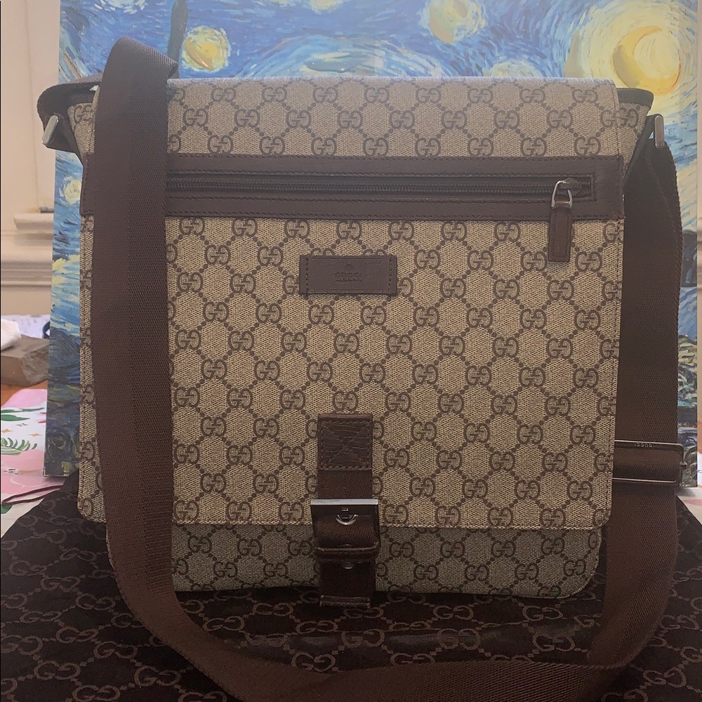 Gucci  GG Canvas Messenger bag with COA - Picture 16 of 16